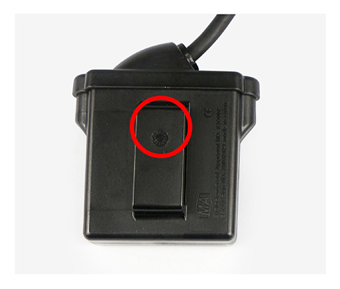 WISDOM正品：電池盒皮帶扣上有注塑批號時間戳記標記